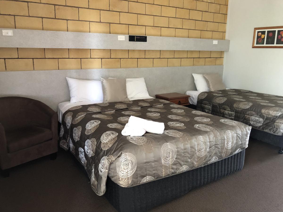 True Blue Motor Inn Rockhampton Bagian luar foto