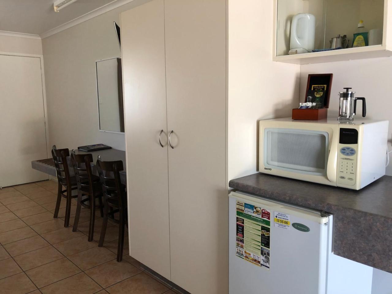 True Blue Motor Inn Rockhampton Bagian luar foto