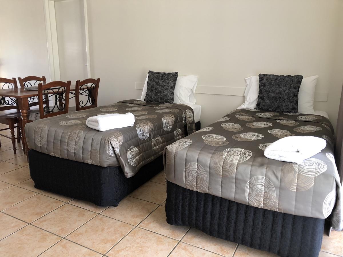 True Blue Motor Inn Rockhampton Bagian luar foto