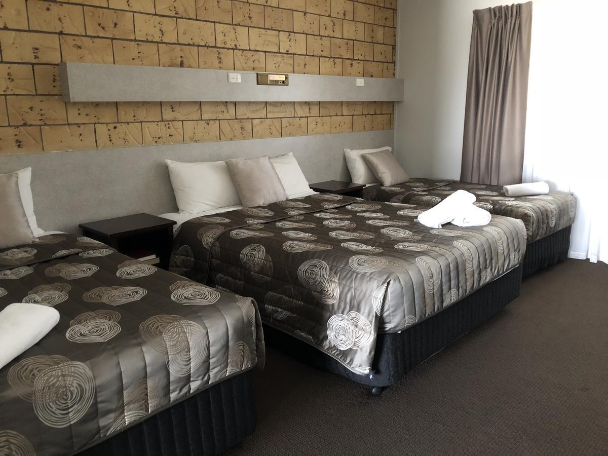 True Blue Motor Inn Rockhampton Bagian luar foto