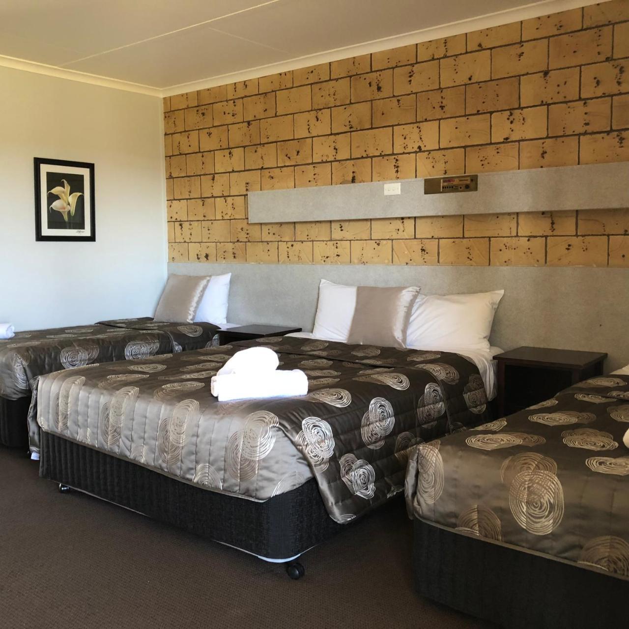 True Blue Motor Inn Rockhampton Bagian luar foto