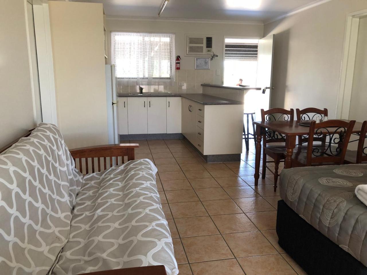 True Blue Motor Inn Rockhampton Bagian luar foto