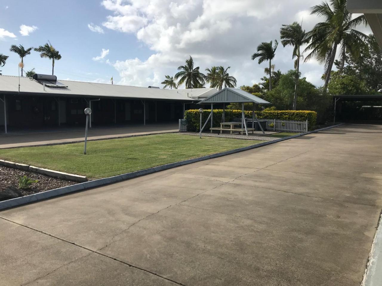 True Blue Motor Inn Rockhampton Bagian luar foto