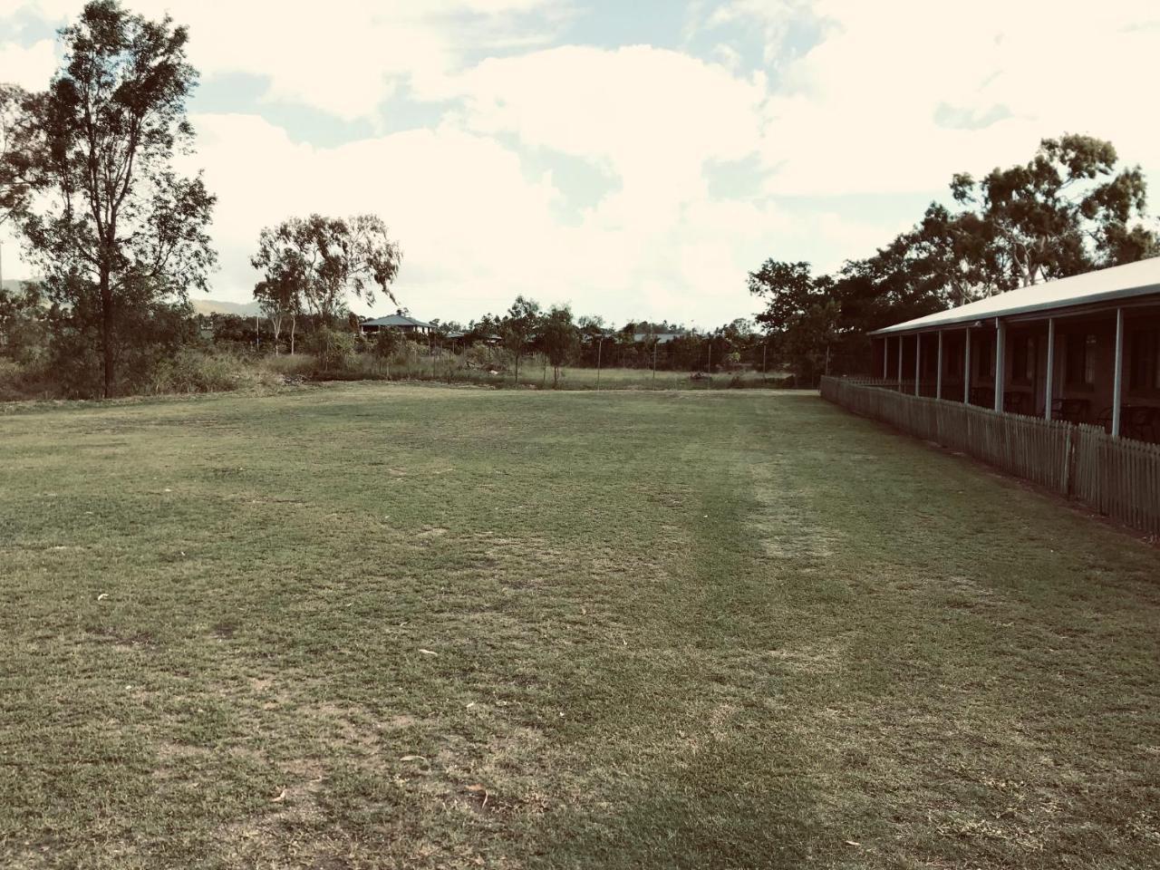 True Blue Motor Inn Rockhampton Bagian luar foto