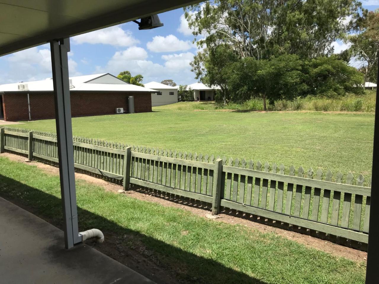 True Blue Motor Inn Rockhampton Bagian luar foto